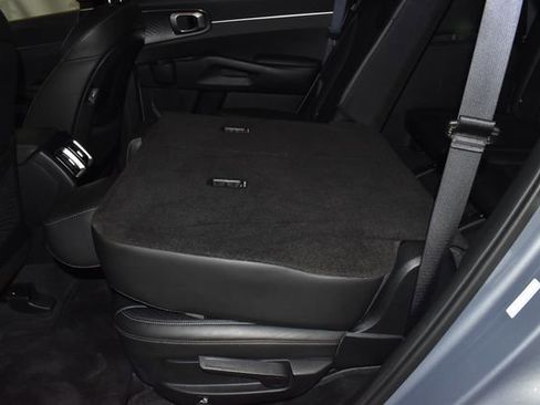 Used 2024 Kia Sorento S image 33