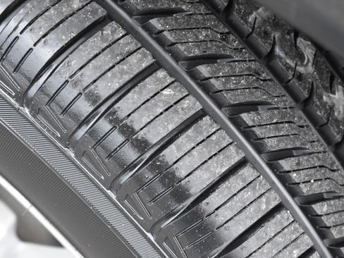 Used 2018 Nissan Rogue SV image 11