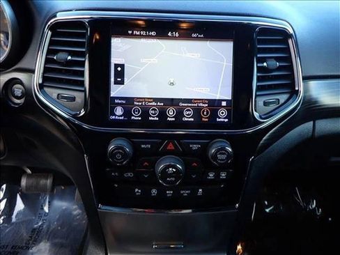 Used 2019 Jeep Grand Cherokee Laredo w/ 18" Wheel & 8.4" Radio Group image 16