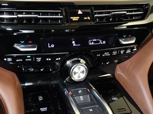 Certified 2024 Acura MDX SH-AWD w/ Technology Package image 28