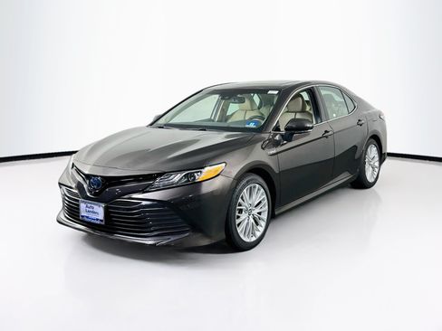 Used 2018 Toyota Camry XLE w/ Audio Package FWD image 1
