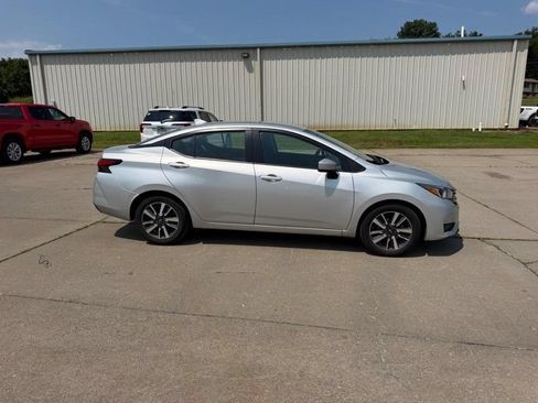 Used 2024 Nissan Versa SV FWD image 2