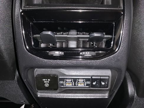 Used 2023 Jeep Grand Cherokee Limited AWD/4WD image 17