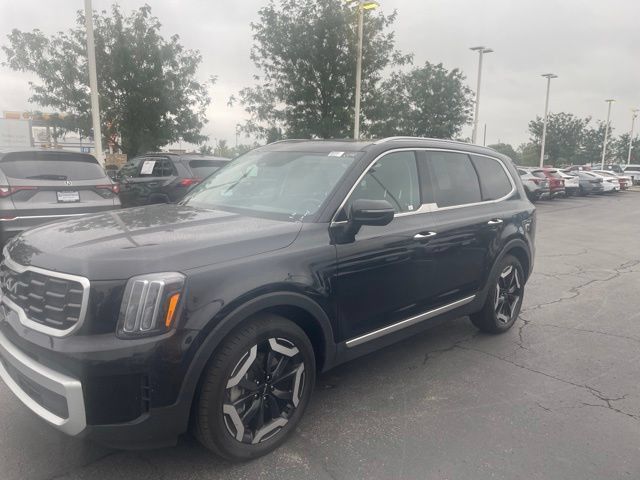 Used 2025 Kia Telluride S FWD image 4