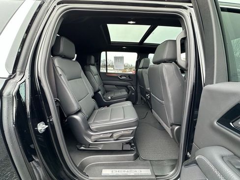 Used 2025 GMC Yukon XL Denali w/ Sun & Power Step Package image 24