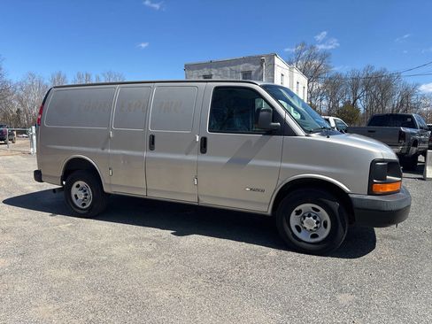 Used 2006 Chevrolet Express 2500 image 9