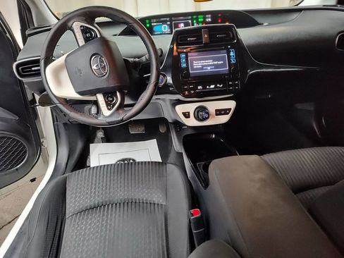 Used 2017 Toyota Prius Prime Plus image 5