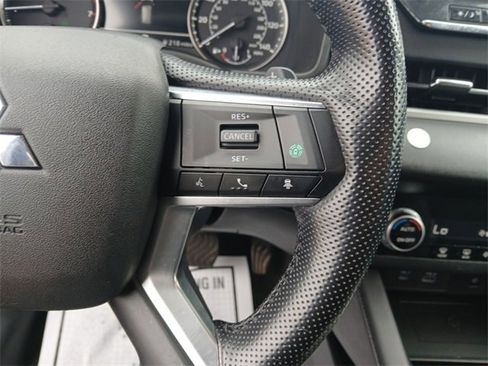 Used 2022 Mitsubishi Outlander SE image 19