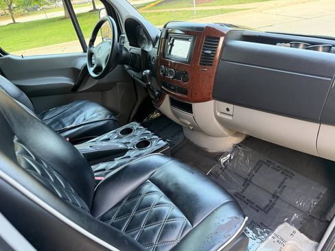 Used 2016 Mercedes-Benz Sprinter 3500 image 8