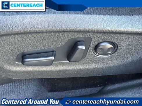 Used 2016 Kia Sorento LX w/ LX Convenience Package image 16