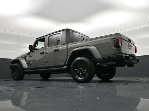 Used 2022 Jeep Gladiator Sport AWD/4WD image 25