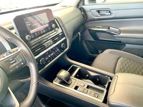 Used 2025 Nissan Pathfinder SV FWD image 37