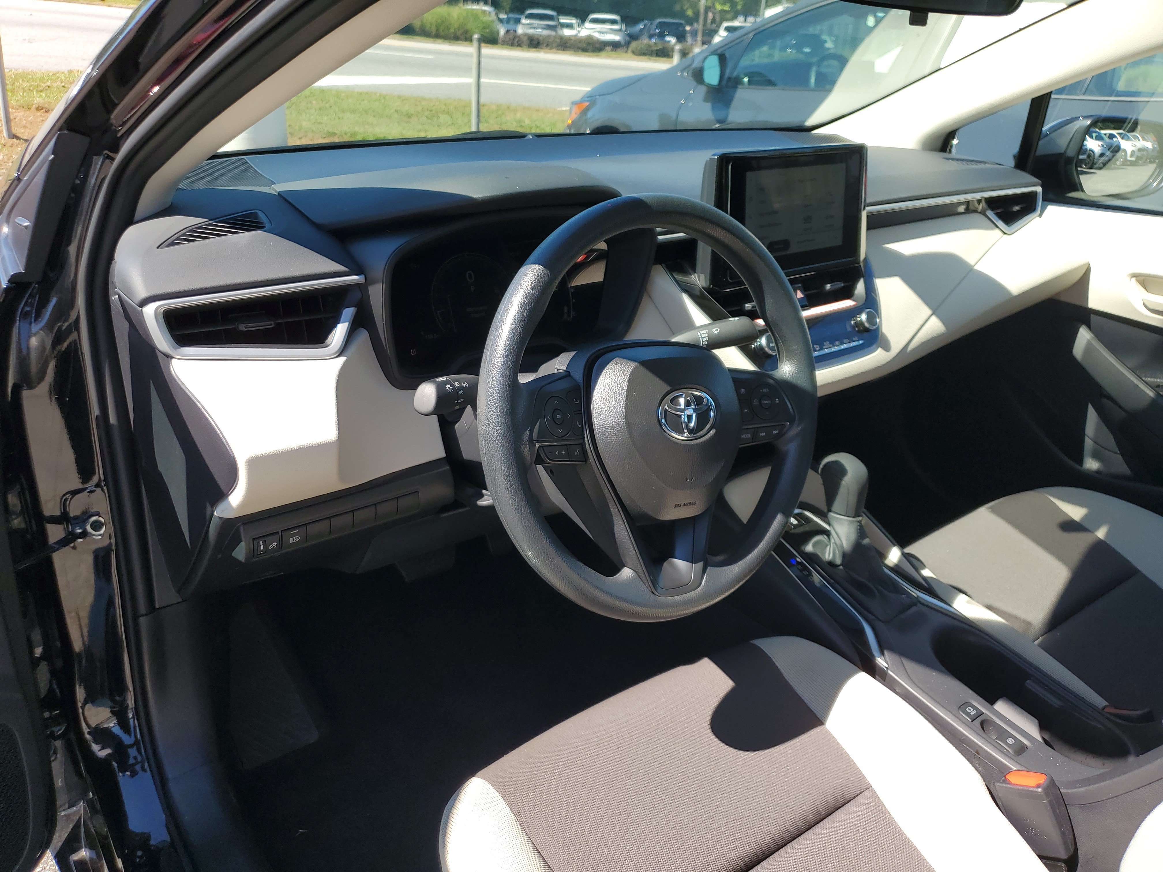 Used 2026 Toyota Corolla LE FWD image 18