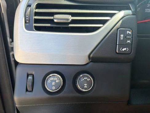 Used 2017 GMC Yukon SLT AWD/4WD image 15
