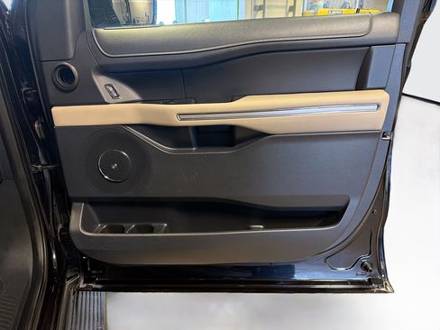 Used 2024 Ford Expedition Limited image 35