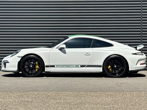 Certified 2016 Porsche 911 R RWD image 2