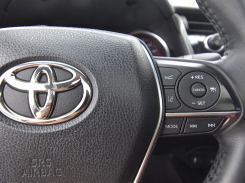 Used 2018 Toyota Camry XSE w/ Driver Assist Package FWD image 16