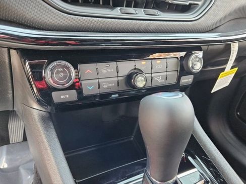 New 2026 Jeep Compass Latitude image 12