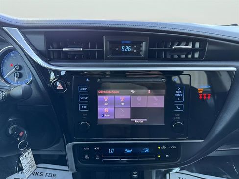 Used 2018 Toyota Corolla LE FWD image 17