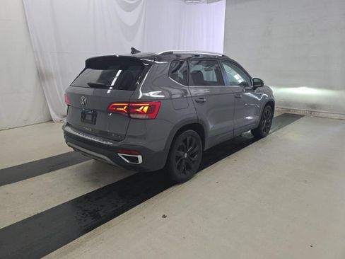 Used 2023 Volkswagen Taos SE w/ Black Wheel Package AWD/4WD image 4
