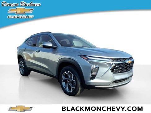 Used 2024 Chevrolet Trax LT w/ Driver Confidence Package FWD image 1