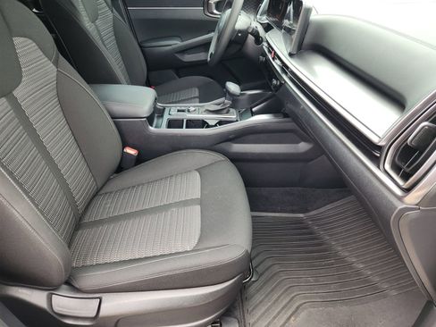 Used 2025 Kia Sorento LX FWD image 16