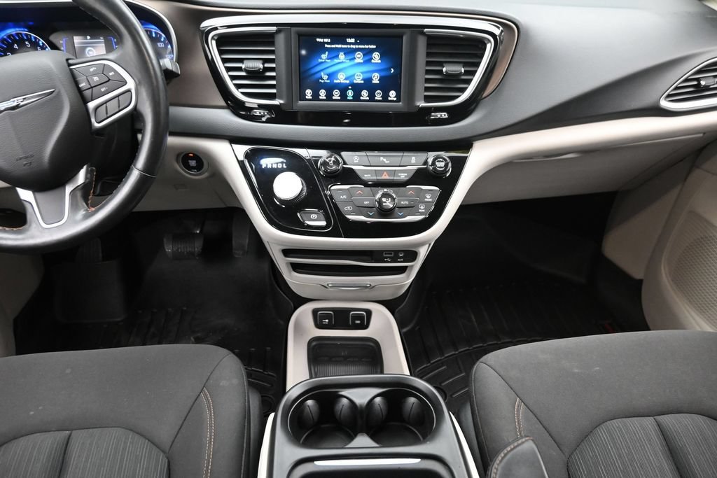 Used 2019 Chrysler Pacifica Touring Plus w/ Tire & Wheel Group FWD image 15