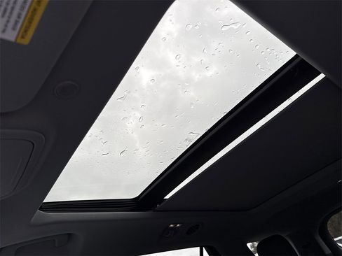 Used 2022 Ford Explorer XLT w/ Equipment Group 202A image 33