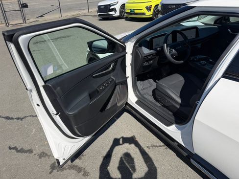 Used 2024 Kia EV6 Wind w/ Wind Technology Package RWD image 9