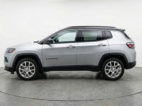 Used 2025 Jeep Compass Limited AWD/4WD image 5