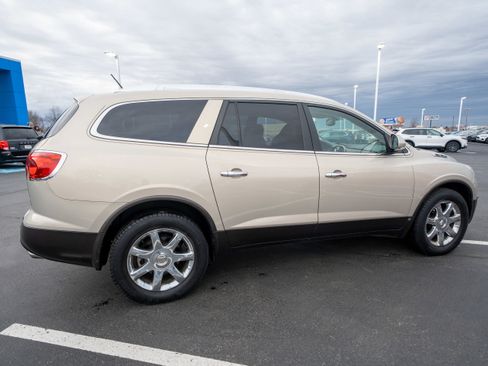 Used 2010 Buick Enclave CXL image 6