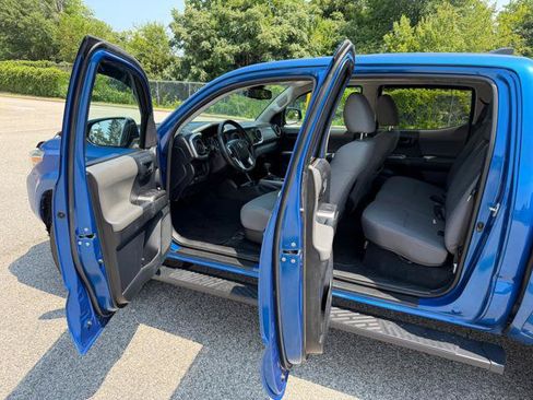 Used 2018 Toyota Tacoma SR5 RWD image 30