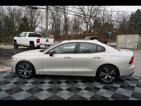 Used 2019 Volvo S60 T6 R-Design image 7