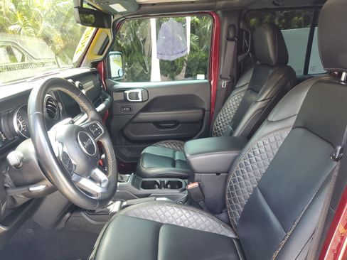 Used 2021 Jeep Gladiator Overland AWD/4WD image 13