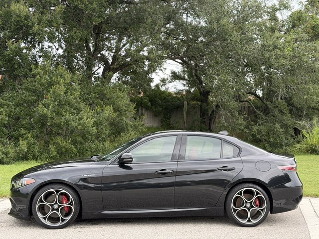 Used 2024 Alfa Romeo Giulia Veloce RWD image 2