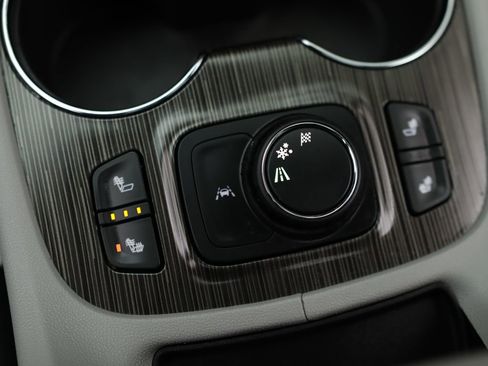 Used 2023 GMC Acadia SLT FWD image 18