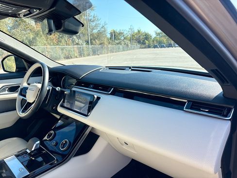 Used 2022 Land Rover Range Rover Velar R-Dynamic S image 14