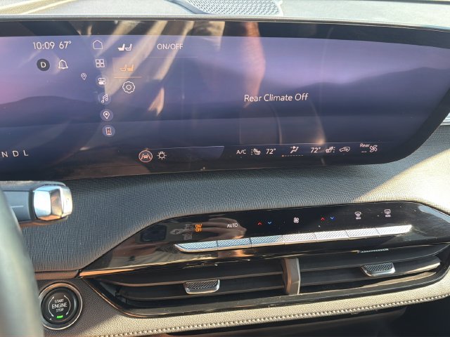 Used 2025 Buick Enclave Preferred FWD image 27