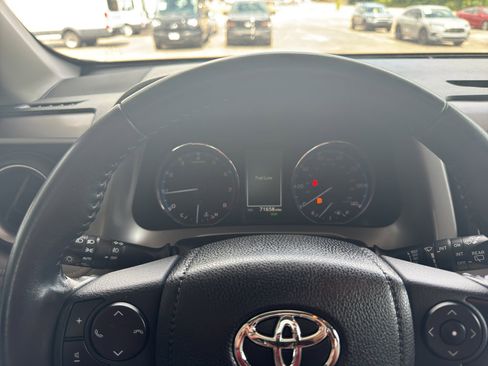 Used 2018 Toyota RAV4 Limited image 24