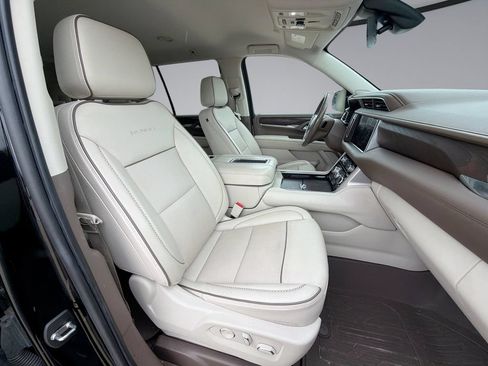 Used 2022 GMC Yukon Denali AWD/4WD image 16