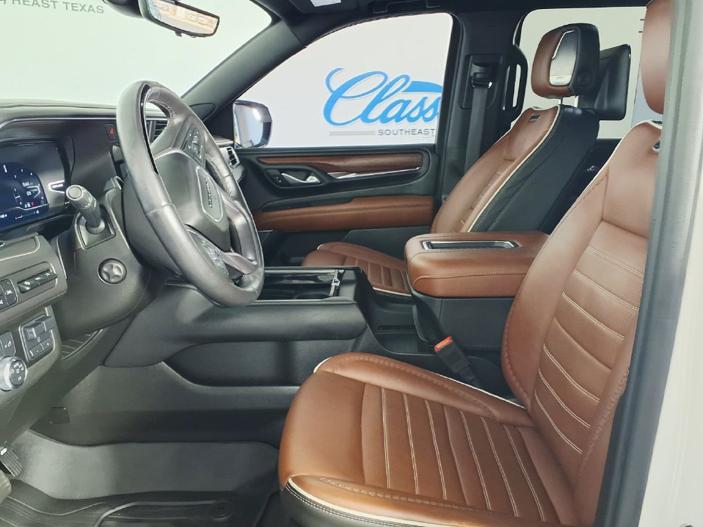 Used 2023 GMC Yukon XL Denali Ultimate AWD/4WD image 13