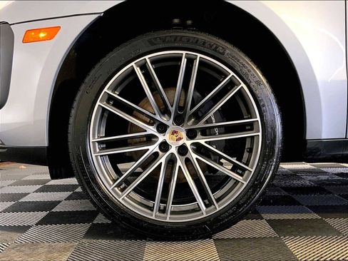 Certified 2026 Porsche Macan image 11