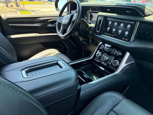Used 2021 GMC Yukon Denali w/ Denali Ultimate Package AWD/4WD image 4