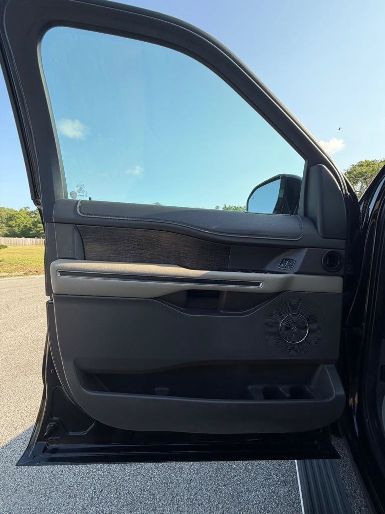Used 2019 Ford Expedition Max Limited RWD image 9