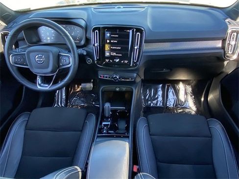 Used 2022 Volvo XC40 T5 R-Design w/ Advanced Package image 17