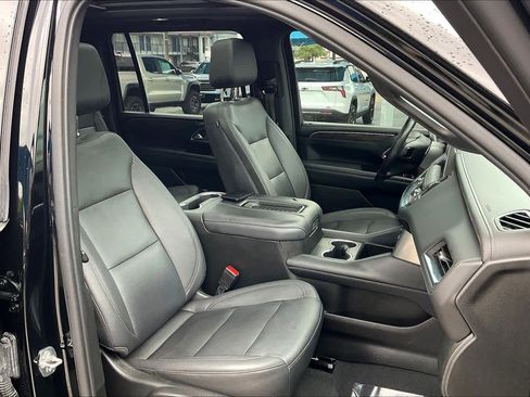 Used 2022 Chevrolet Suburban Z71 w/ Luxury Package image 8