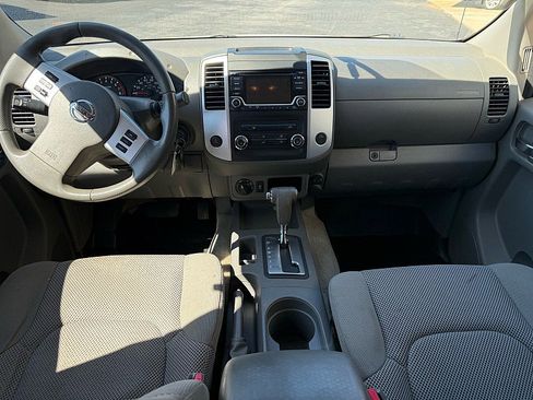Used 2018 Nissan Frontier SV AWD/4WD image 14