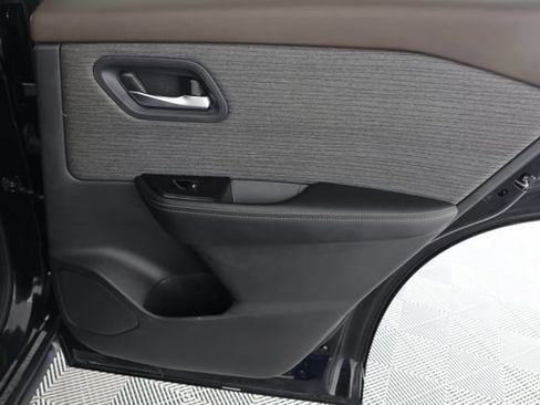 Used 2023 Nissan Rogue SV image 26