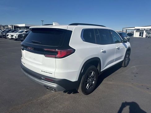 Used 2025 GMC Acadia Elevation image 3