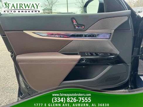 Used 2025 BMW 740i xDrive image 26